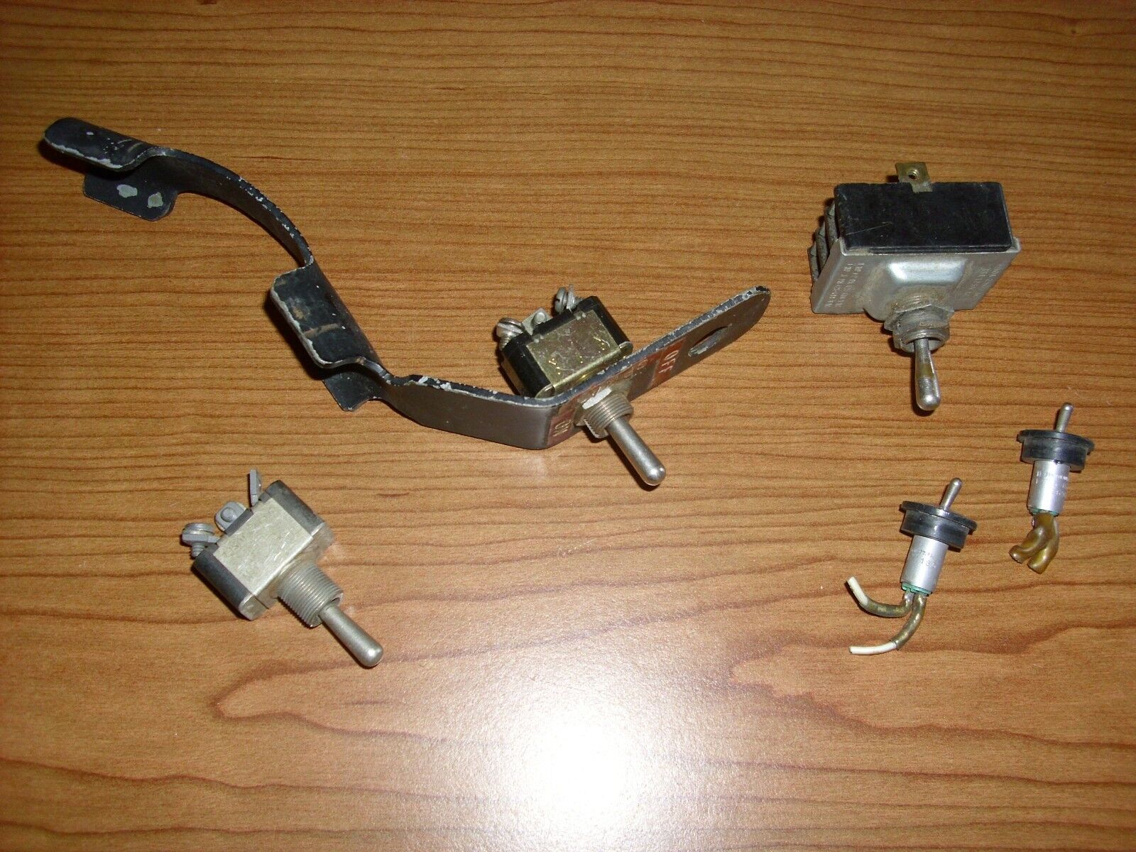 Aircraft Toggle Switches