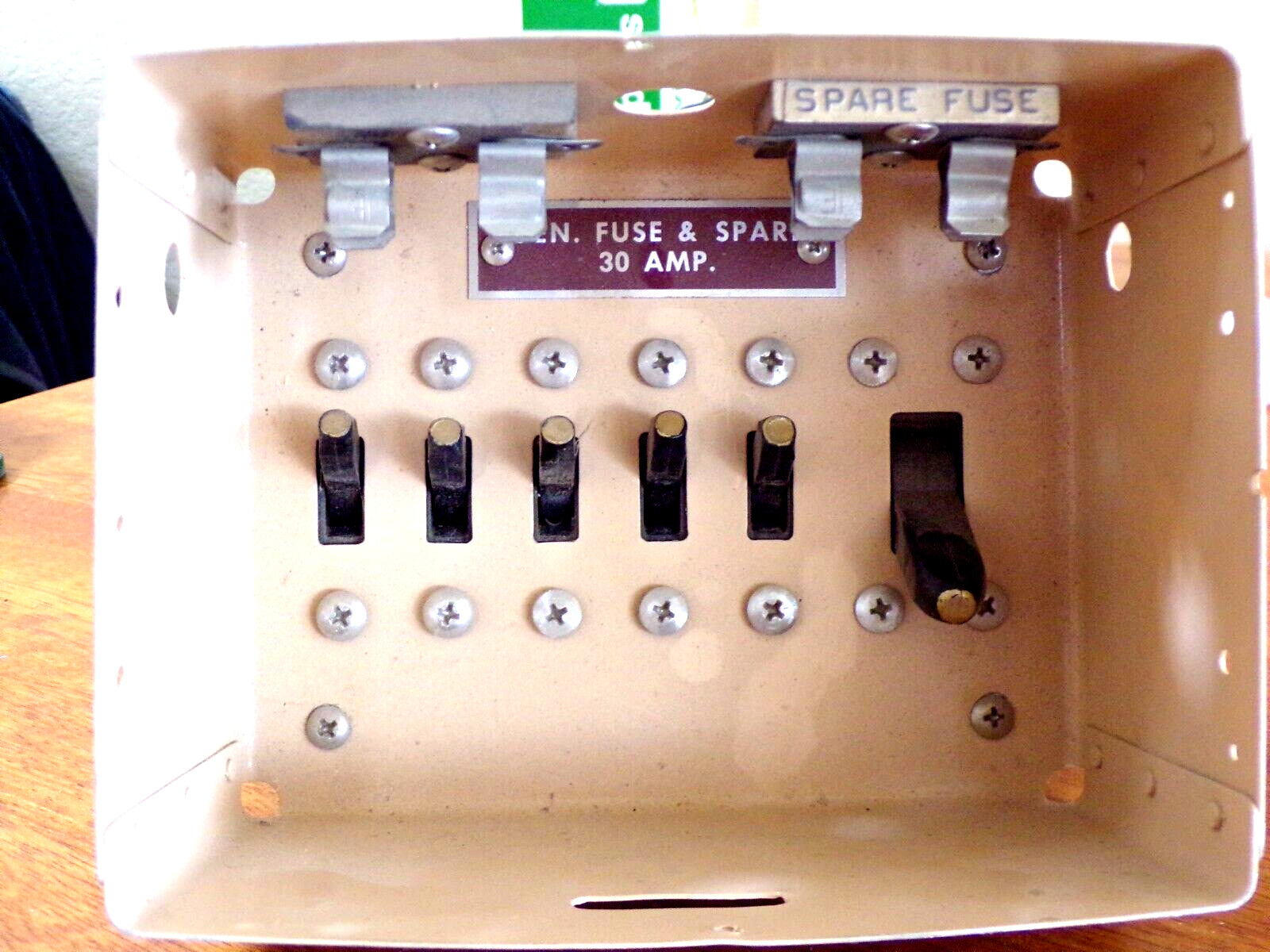 Aircraft Fuse and Switch Box (6 switches inside)