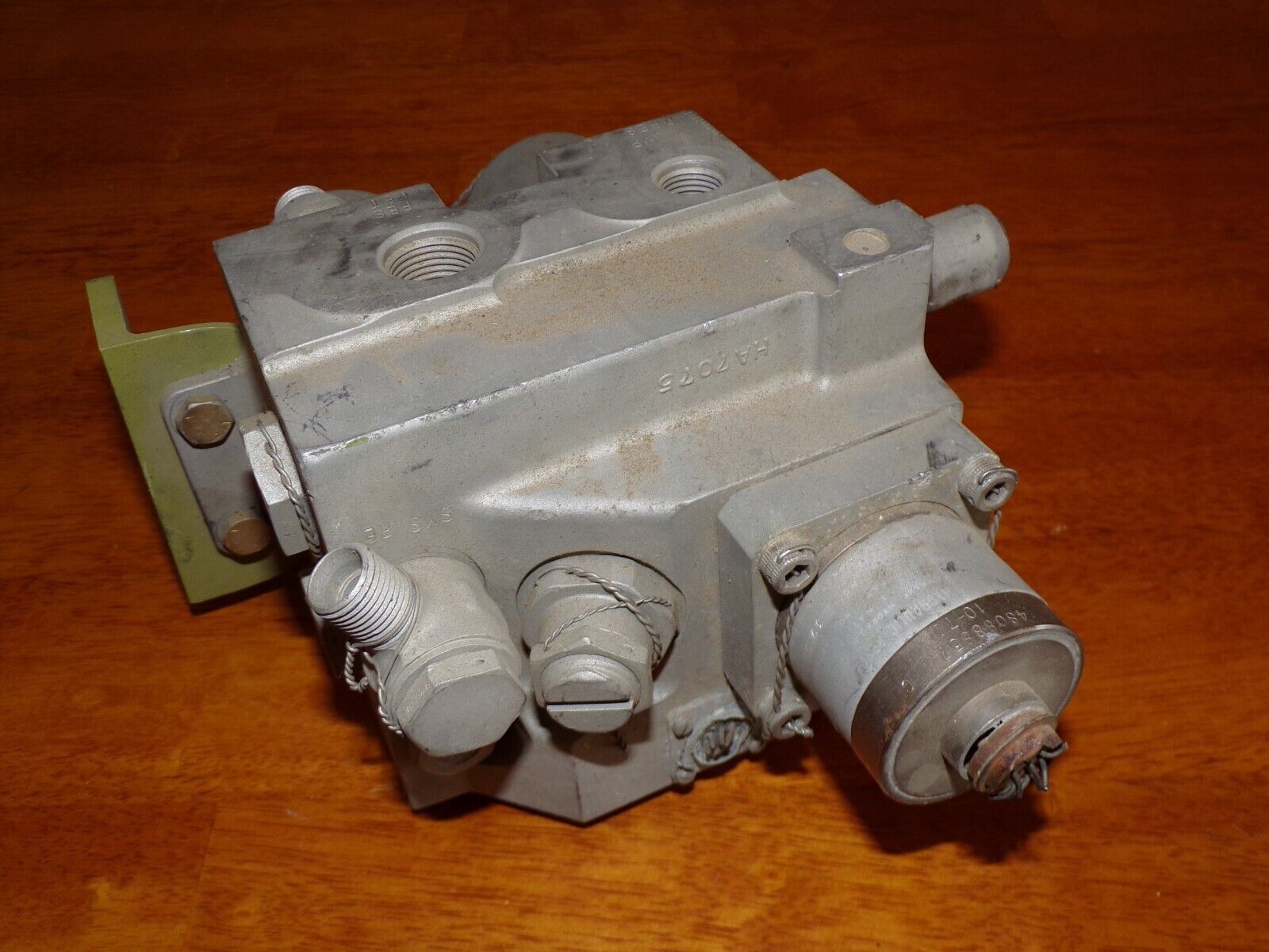 Bell Helicopter Hydraulic Solenoid Valve 48088857 (parts, repair, training)