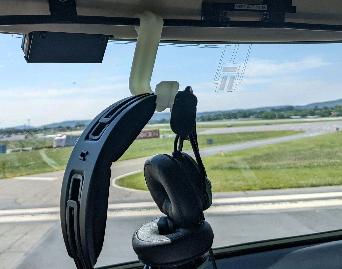 Aviation Headset Hook for CRJ and A320/321