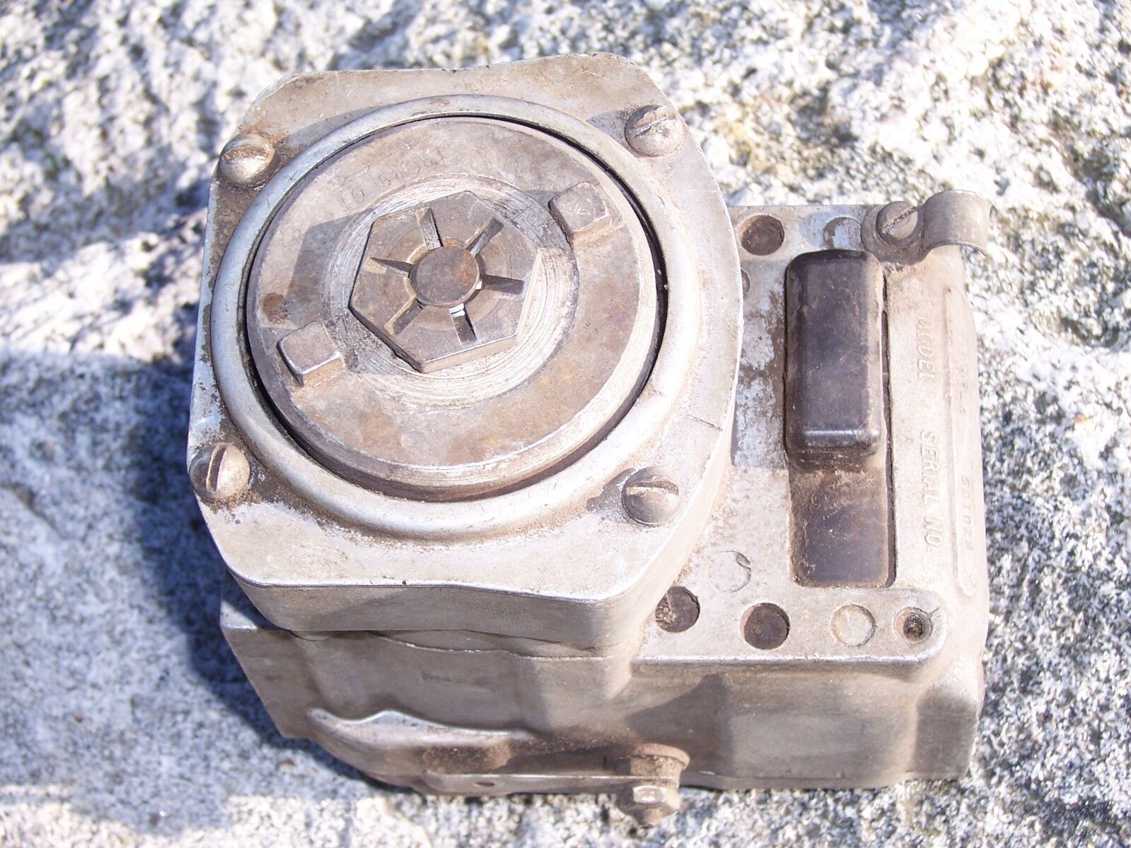Vintage Bendix Model H1 - 4 Magneto SN 501023 Old Engine 