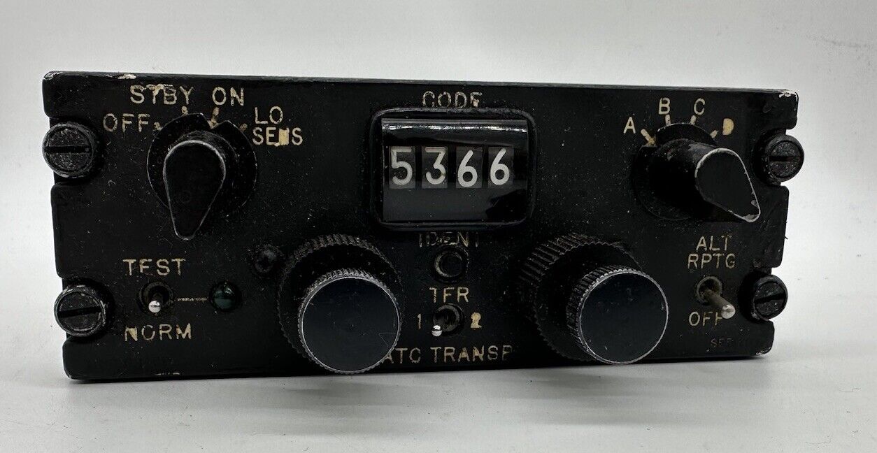 ATC TRANSPONDER CONTROL PANEL BOEING 737 AVTECH G-1439 Pan9797 American Airlines