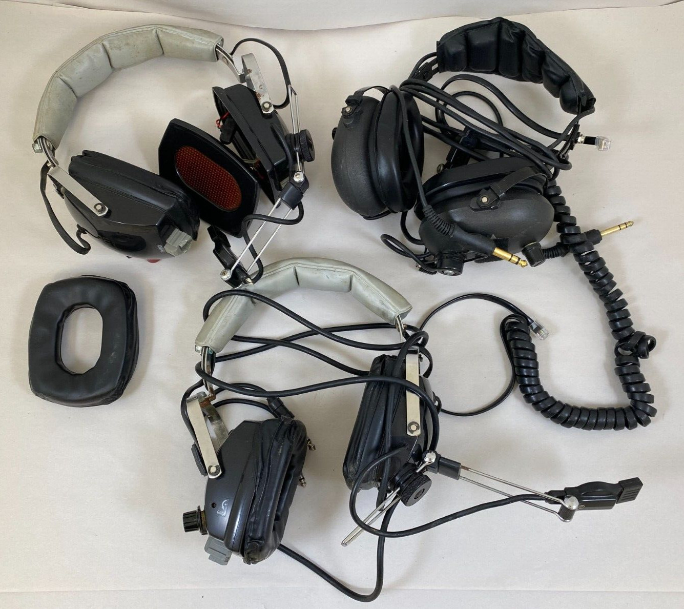 (3) VINTAGE OLD AVIATION HEADSETS SOFT COMM AUDIO COM, DISPLAY? PARTS ONLY