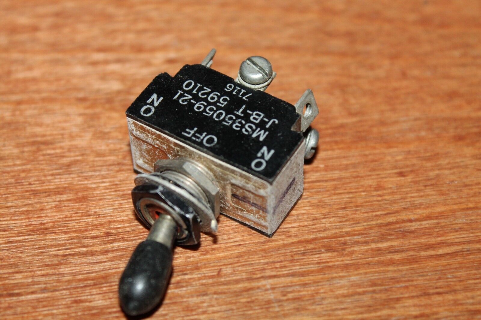 MS35059-21 Aircraft Toggle Switch ON-OFF-ON