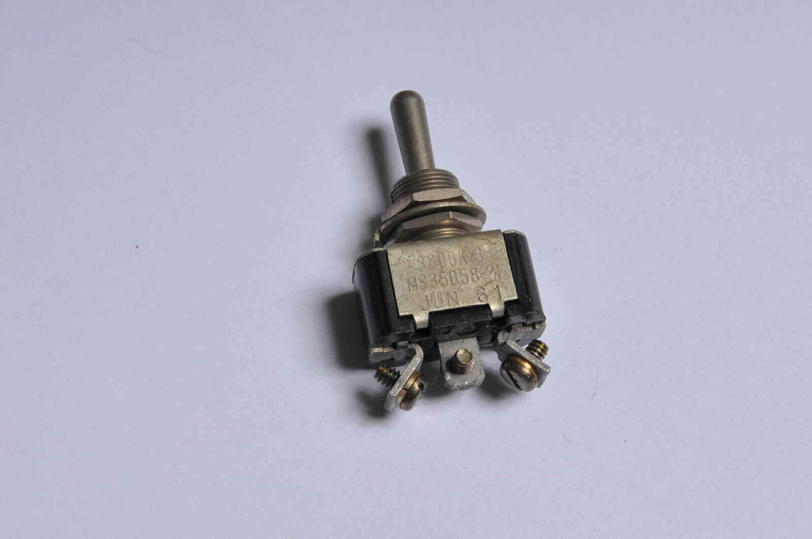 Aircraft toggle switch MS35058-21 / AN3021-1 / ST40E used on: Beechcraft, Cessna