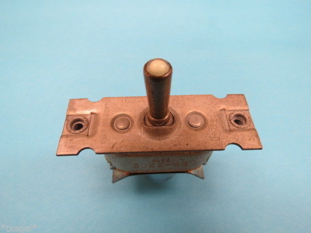 AN3022-6B (ON)-OFF-(MOM.ON) Vintage Aircraft Toggle Switch NOS Warbird