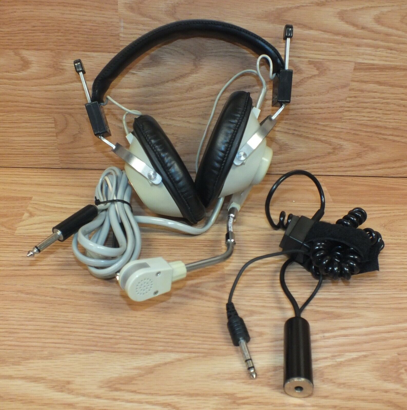 AirCom HSD Aviation Headphones W/ Boom Microphone & Pushbutton Activation Switch