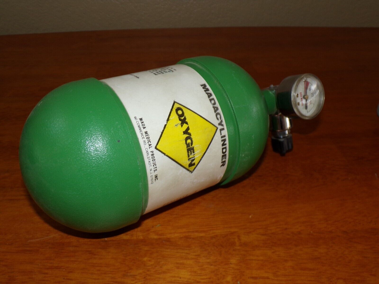 Mada Oxygen Bottle and Regulator (for training/display)