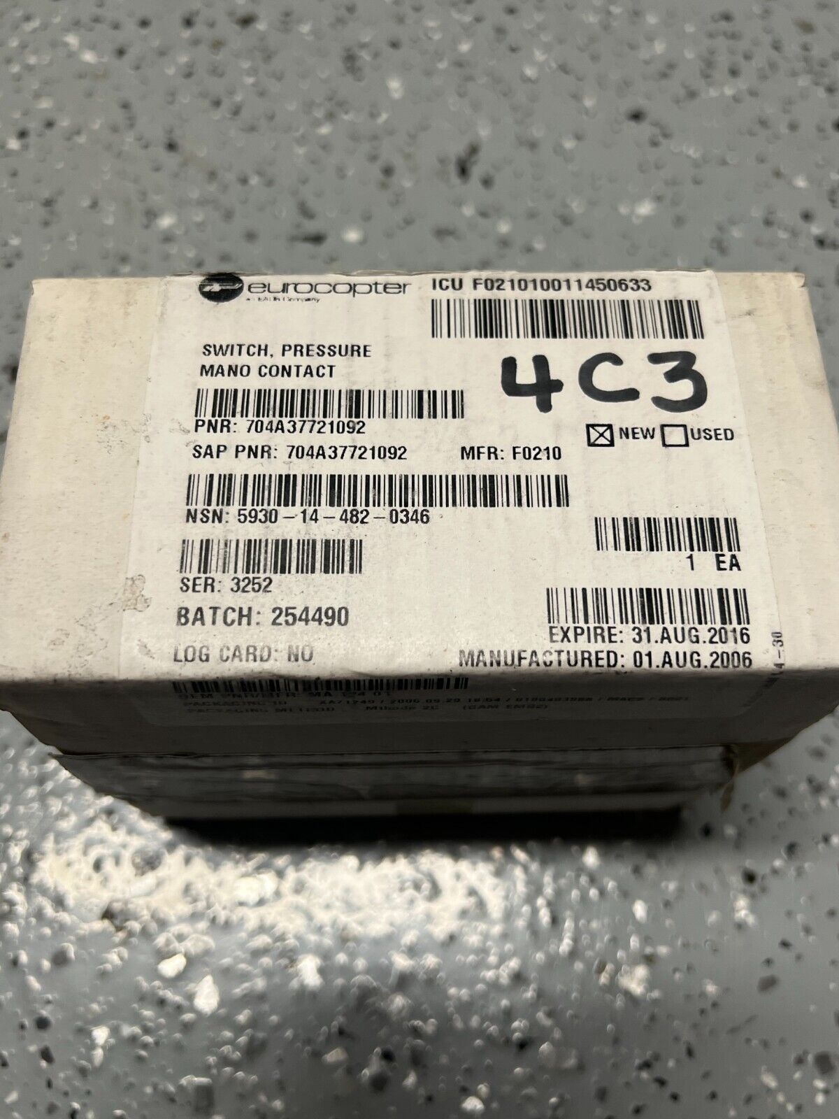 Eurocopter Pressure Switch 704A37721092 - NEW / SEALED
