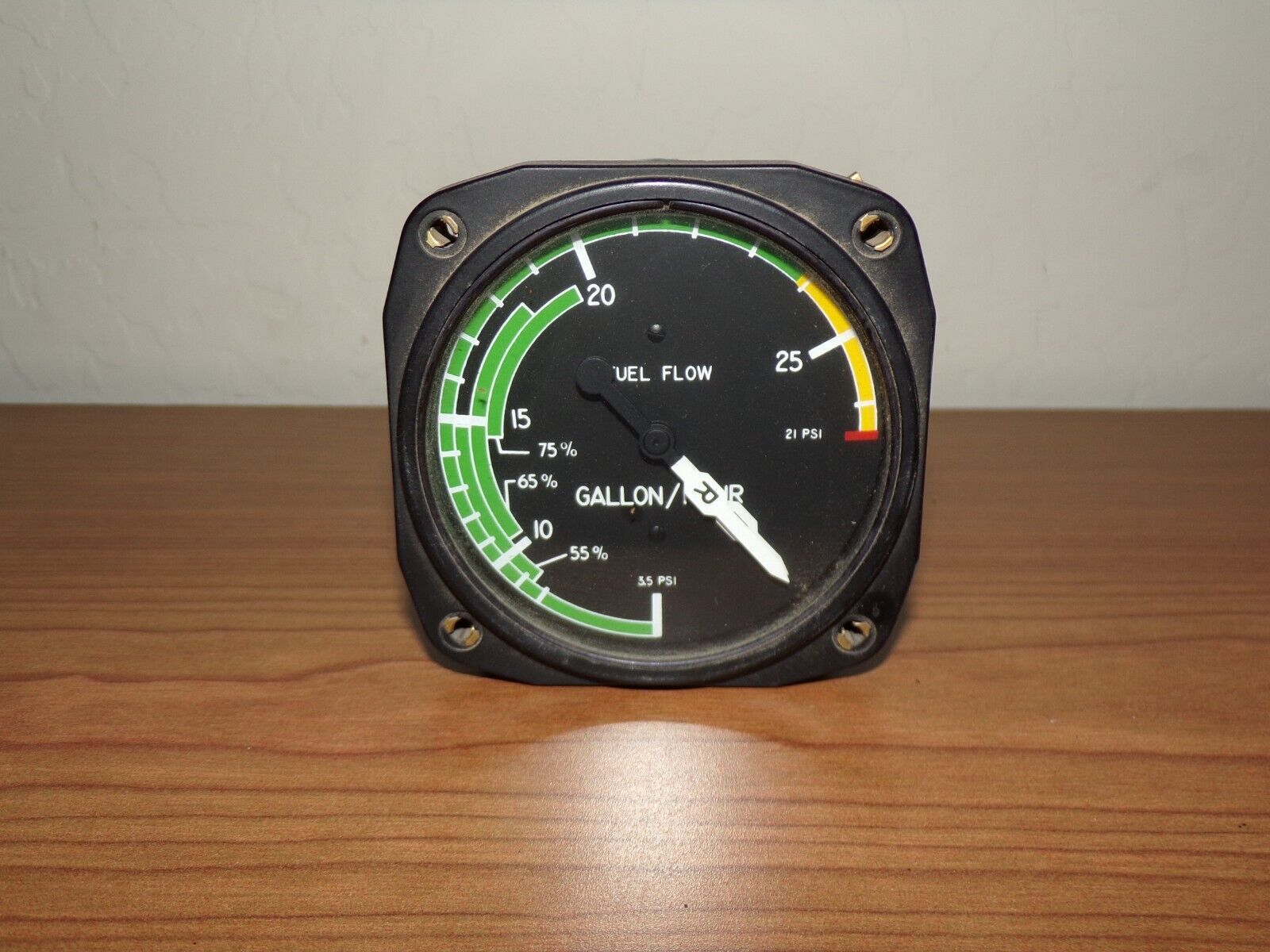 United Instruments Fuel Pressure Gauge 6221